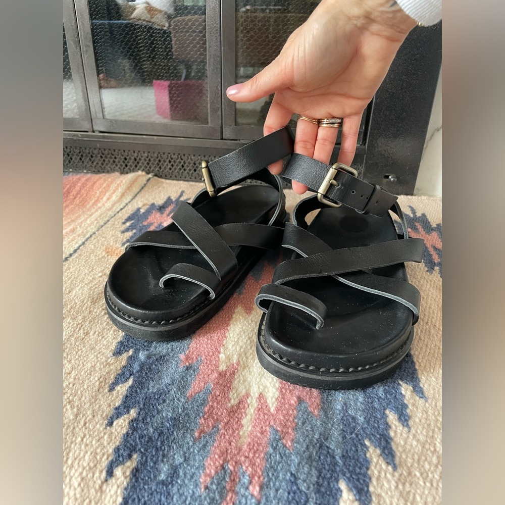Liberte Brontë Sandal - Black. Leather size 40 (women’s 9)